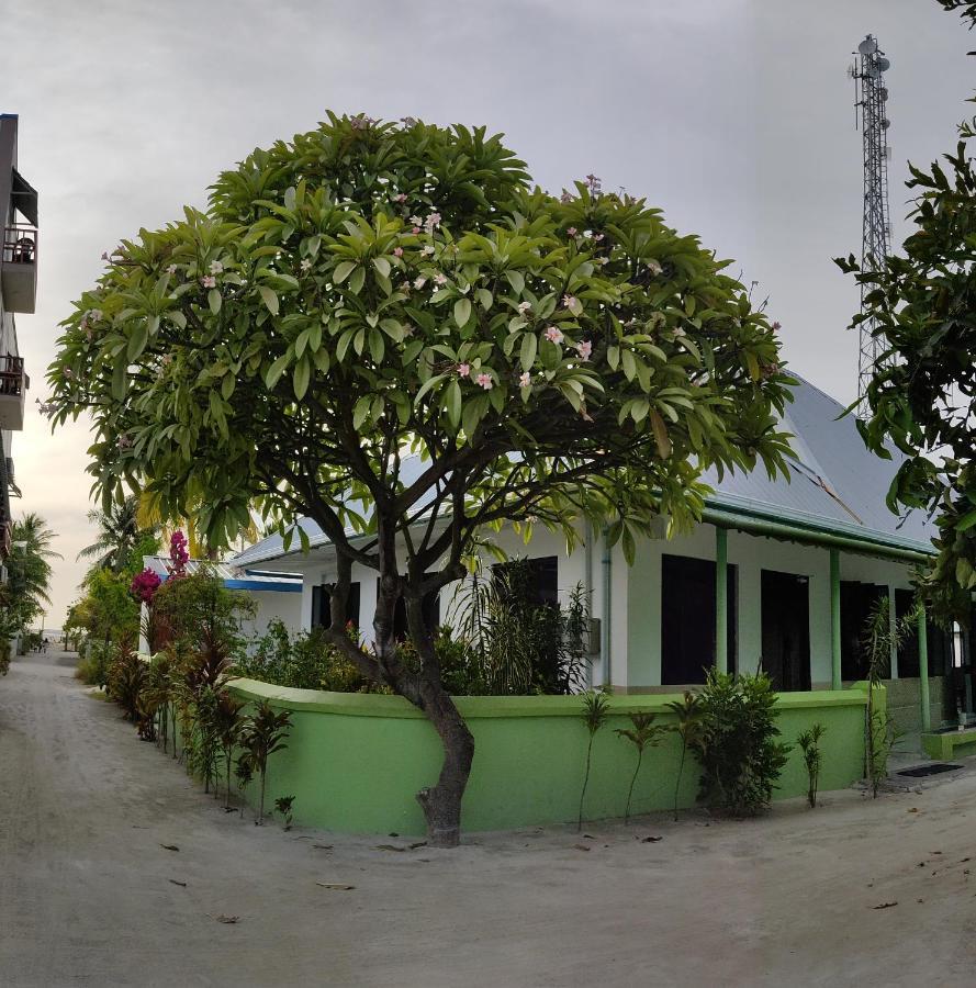 La Isla Tropica Hotel Guraidhoo  Buitenkant foto