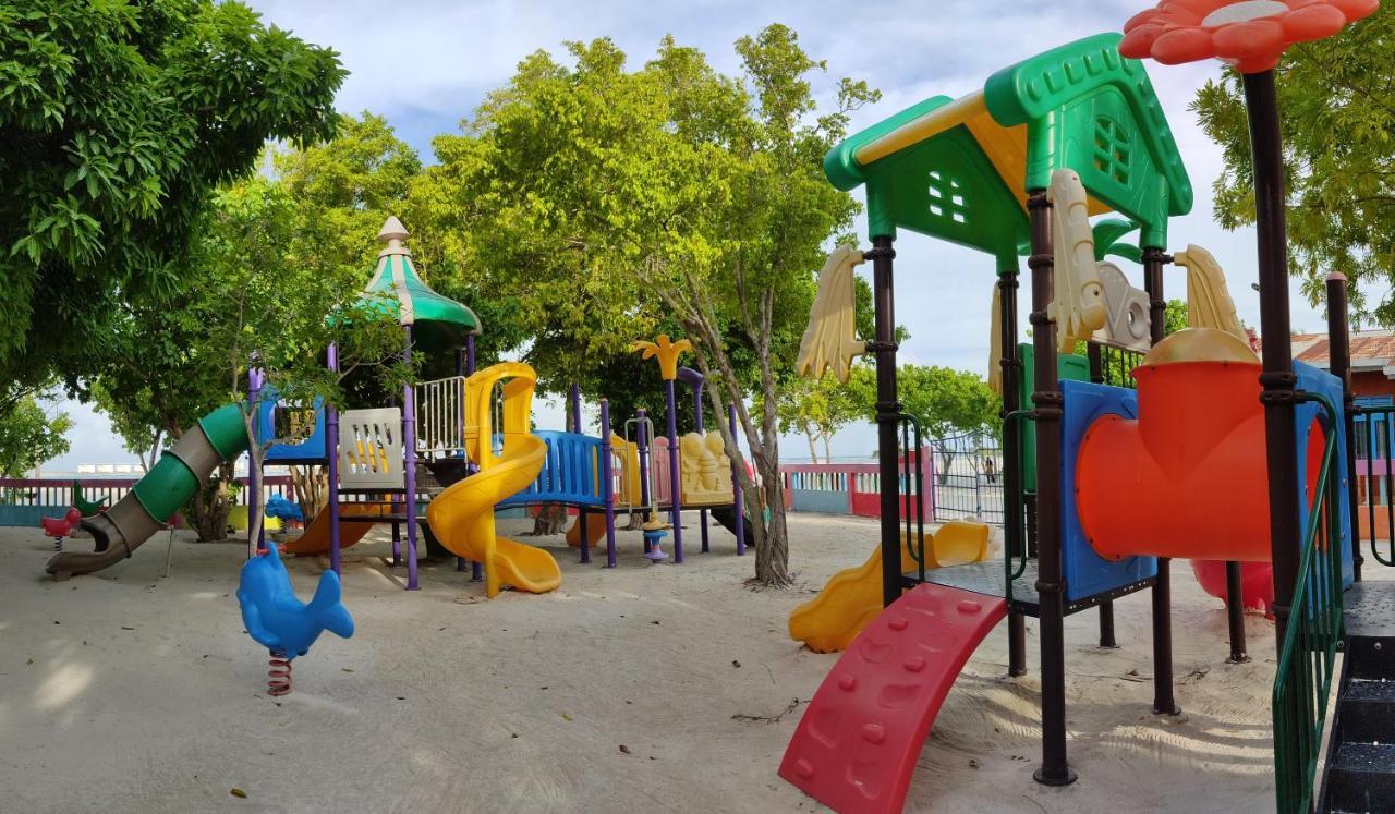 La Isla Tropica Hotel Guraidhoo  Buitenkant foto