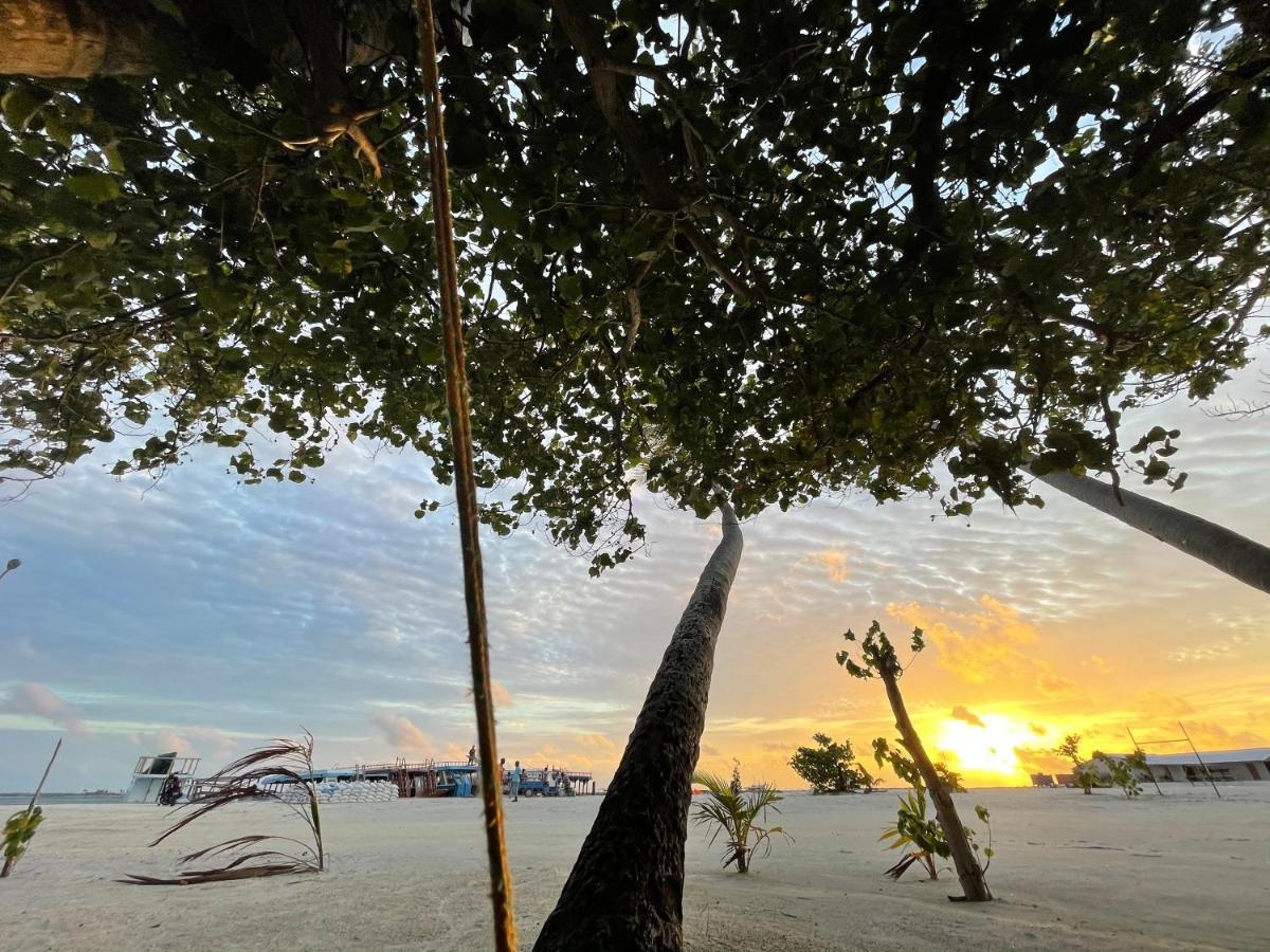 La Isla Tropica Hotel Guraidhoo  Buitenkant foto