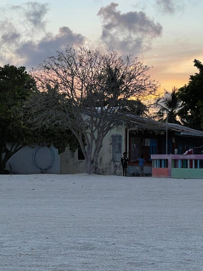 La Isla Tropica Hotel Guraidhoo  Buitenkant foto