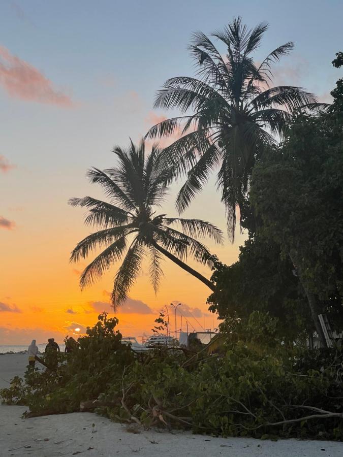 La Isla Tropica Hotel Guraidhoo  Buitenkant foto