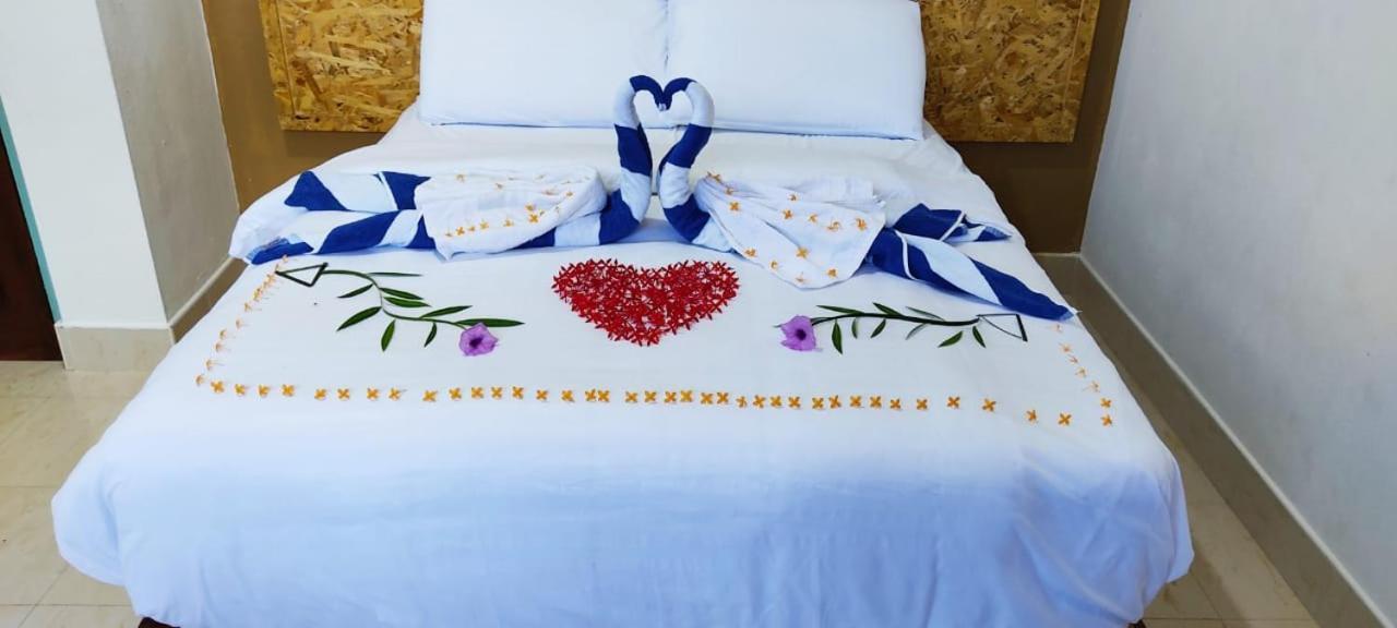 La Isla Tropica Hotel Guraidhoo  Buitenkant foto
