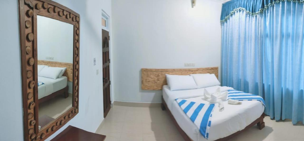 La Isla Tropica Hotel Guraidhoo  Buitenkant foto