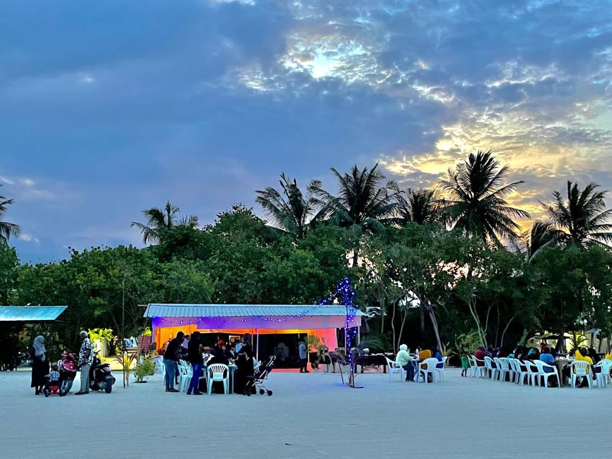 La Isla Tropica Hotel Guraidhoo  Buitenkant foto